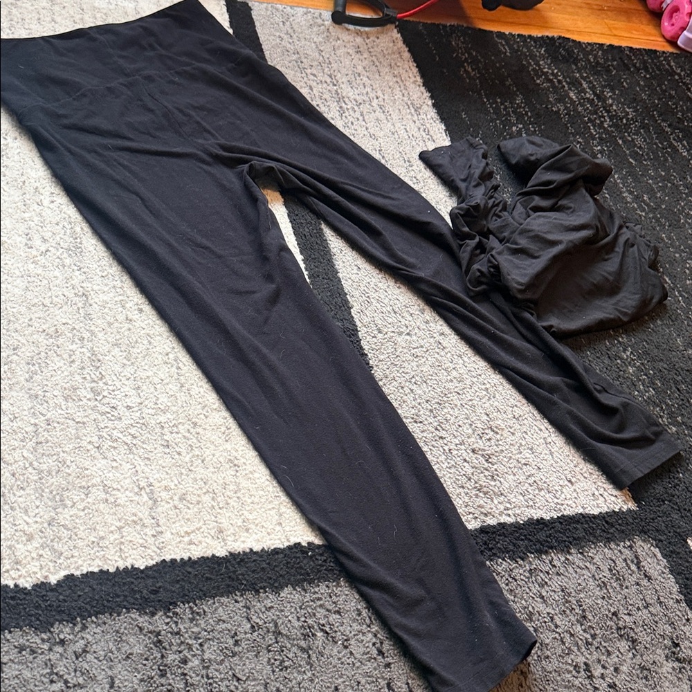 2 Pairs of Maternity Leggings Felina and Vera Wang L / XL
